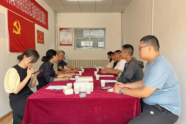 支部建在项目上  党旗飘在工地上 ——中临建设集团有限公司市区汾河两岸雨污管网错接混接治理工程临时党支部成立揭牌